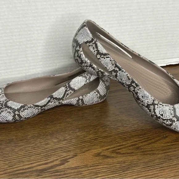 CROCS Women's Snake Print Flats in White and Gray - Picture 4 of 7